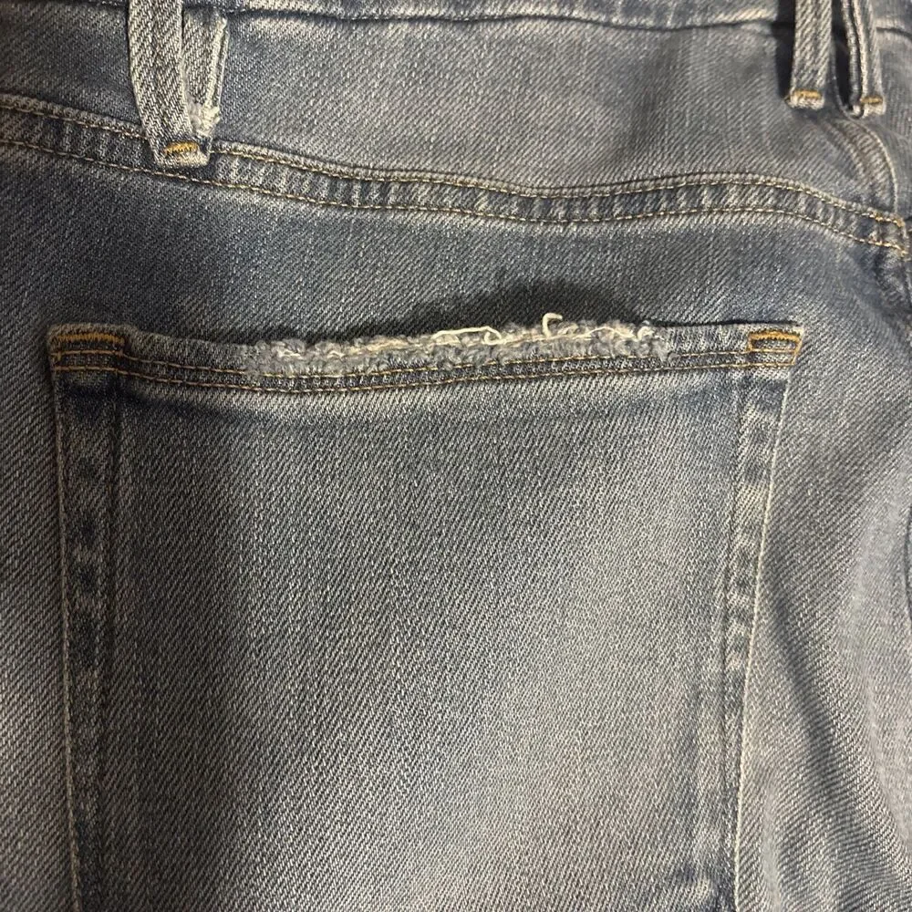 Good American Women’s Light Wash Distressed Jeans Size 15 Style GCC802T 1352